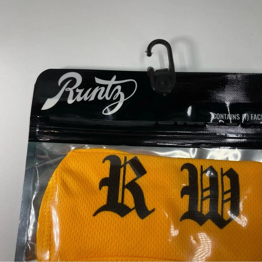 Runtz Mens Life Mask Yellow Smiley Smile Face Cover NEW $32‎